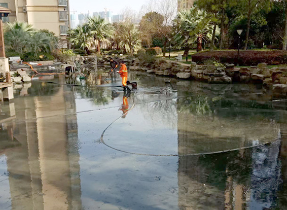 白沙景观池淤泥清理