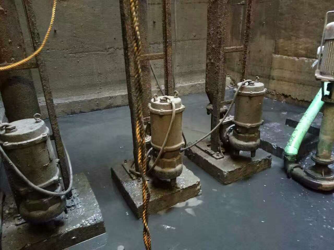 白沙污水池清理