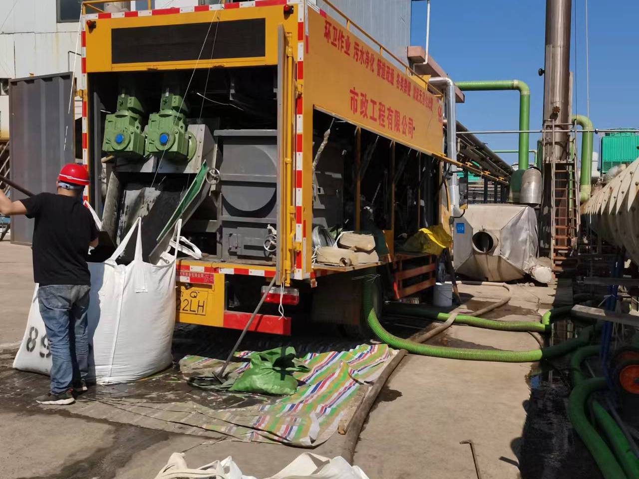 白沙淤泥压干处理