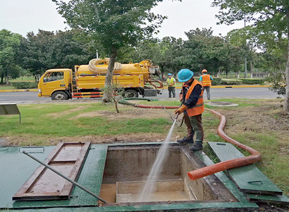 白沙化油池清理